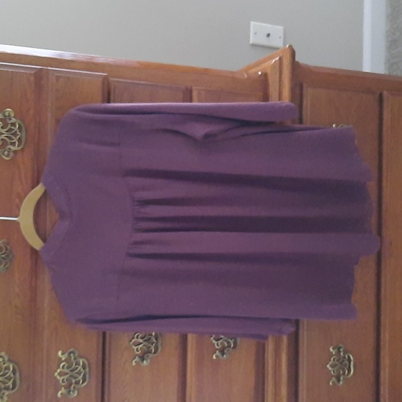LIKE NEW.  Lisa Rinna Blouse - Picture 4 of 4